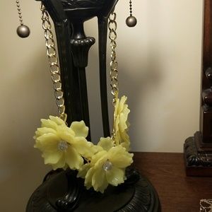 Necklace with Yellow flowers